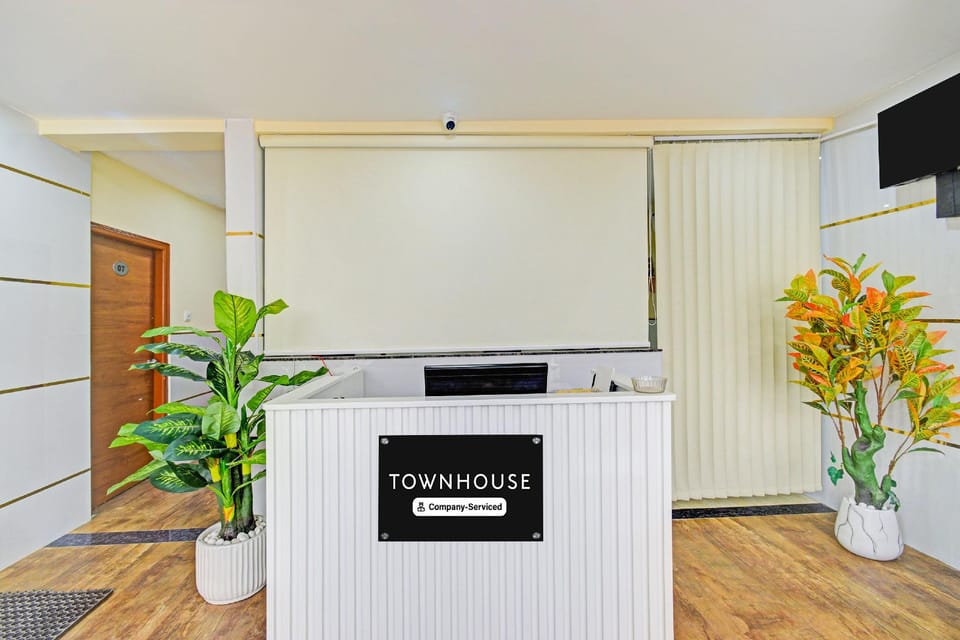 Townhouse Sunnam Cheruvu Lake Formerly Aura Hotel in Hyderabad