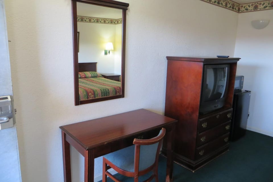 Capri Motel Motel in Atherton