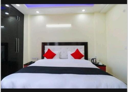 PLAY EXPO STAY ANSAL GOLF LINK 1 - couple friendly Hotel in Haryana