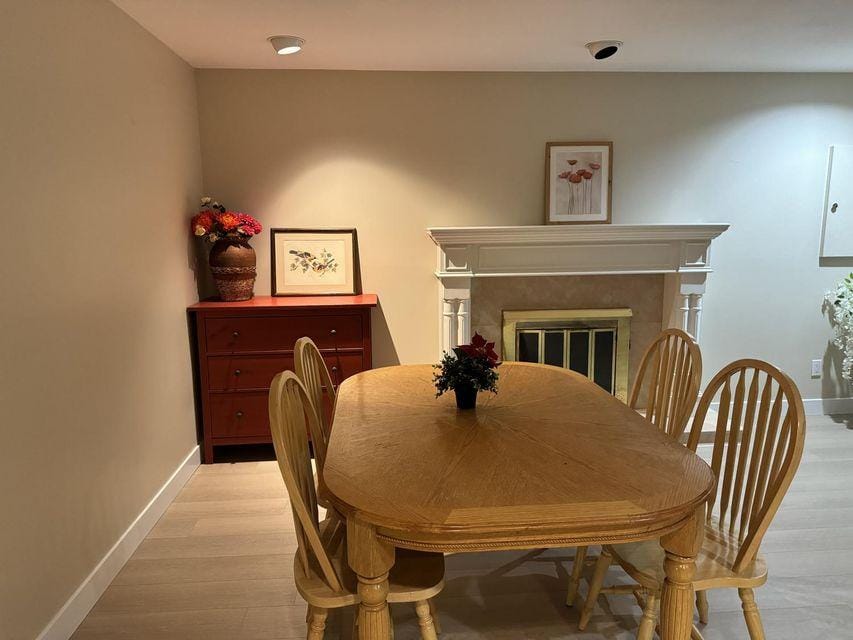 Sunshine Bay · Westside Homestay Hotel in Vancouver