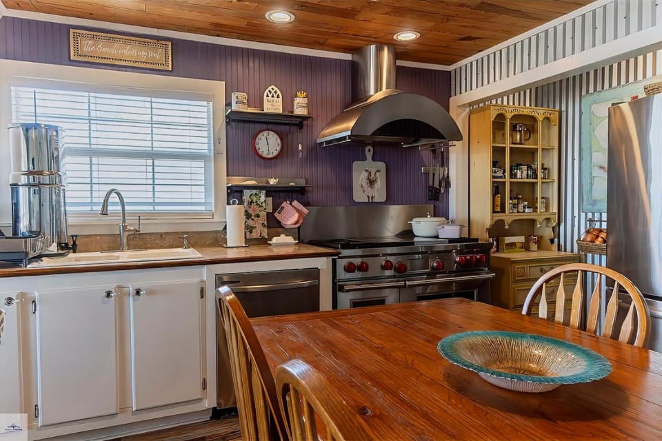 Blue Dolphin Inn and Cottages Inn in Grand Isle