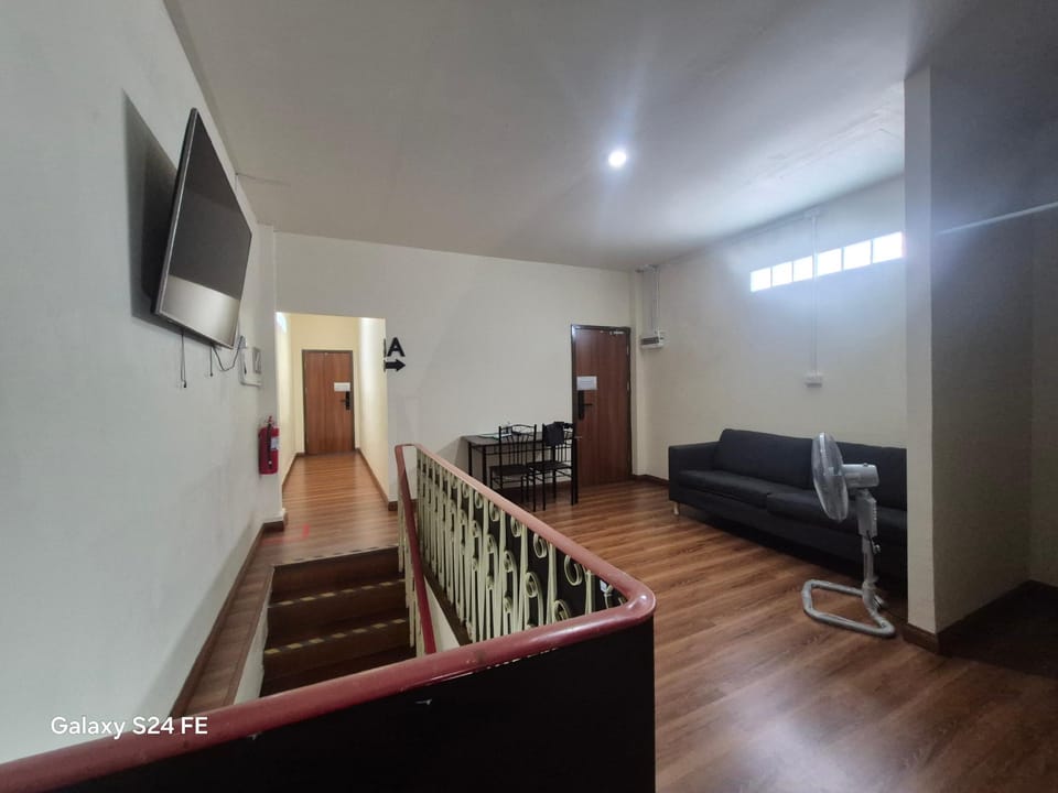 HOM's HOSTEL Hostel in Wichit