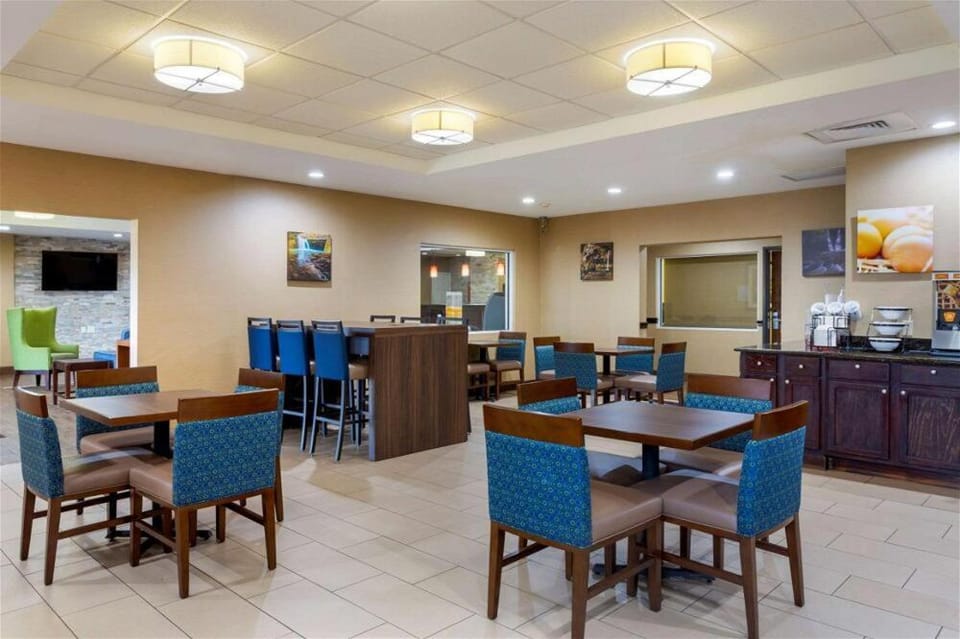 Springplace Inn & Suites Hotel in Marion