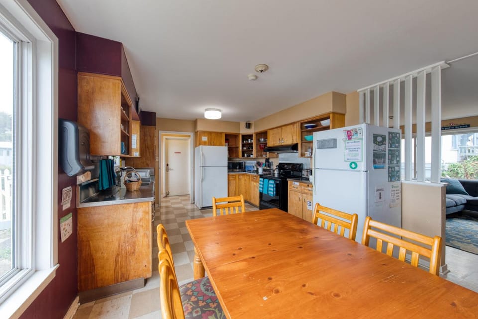 HI Point Montara Lighthouse Hotel in Moss Beach