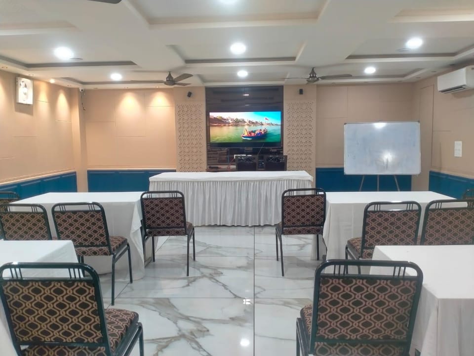 Hotel Rahul Deluxe Hotel in Maharashtra