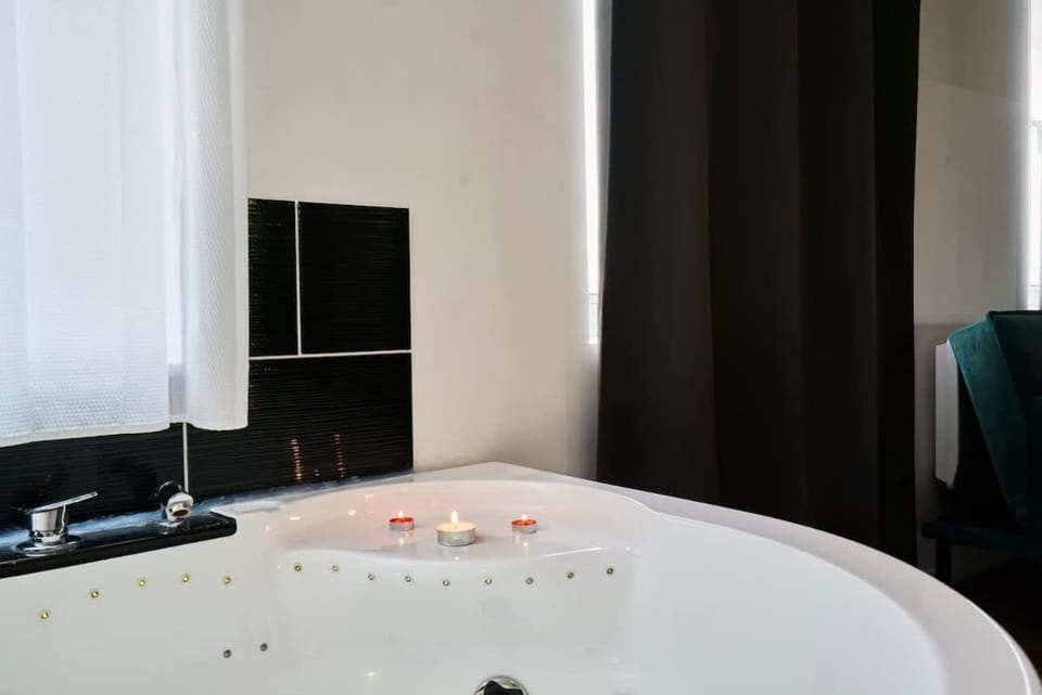 Grand studio avec Balneo proche gare Inn in Flanders
