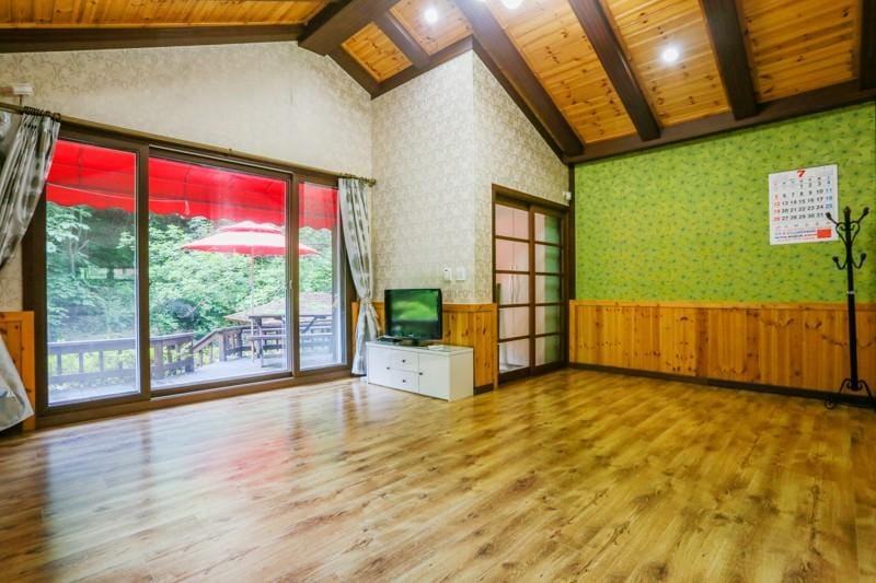 Jongjagolsan Naeum Pension Hotel in Gyeonggi-do