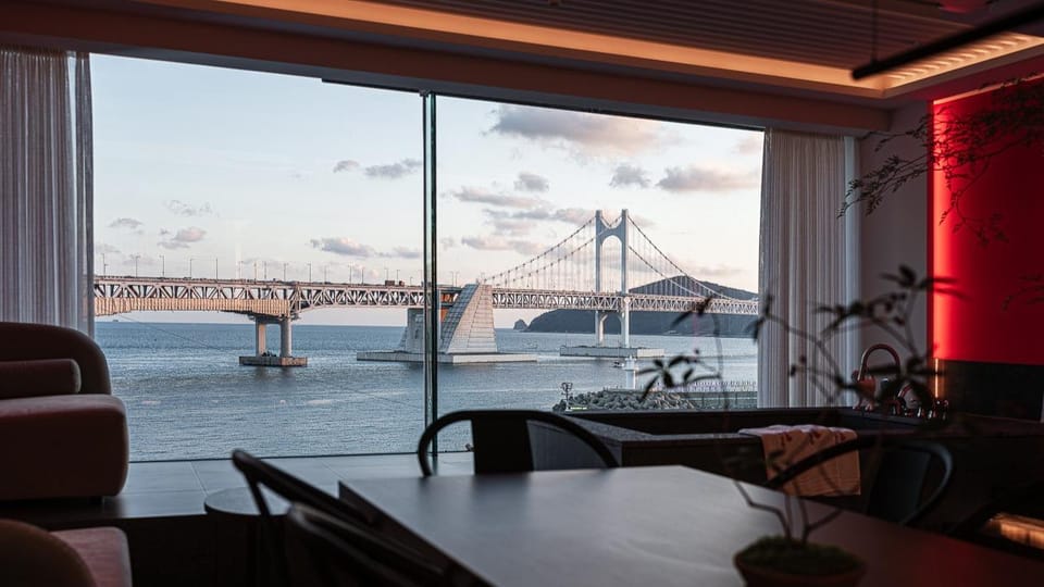 Busan Villa De Bridge Hotel in Busan