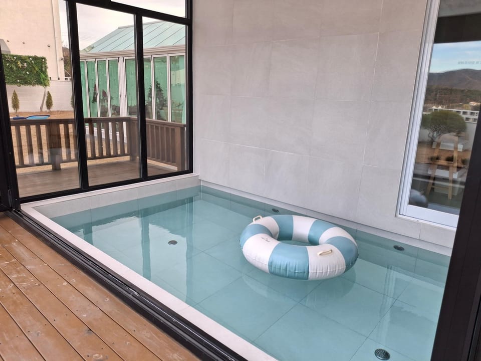 gyeongju eoneuohu pool villa Hotel in South Korea