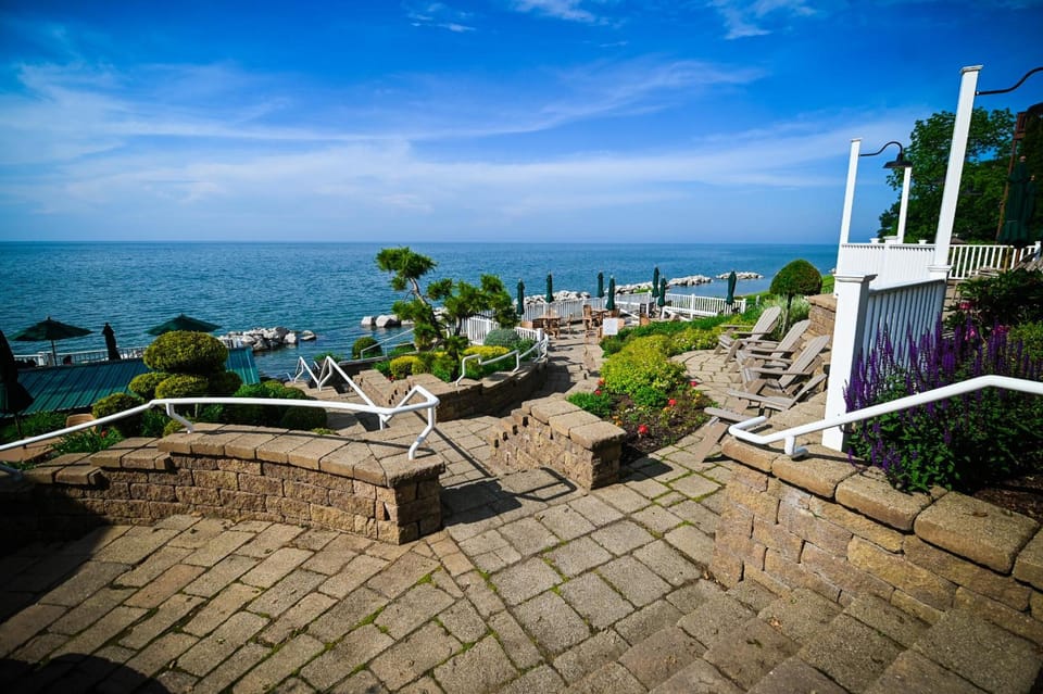 The Lakehouse Inn Geneva Inn in Geneva-on-the-Lake