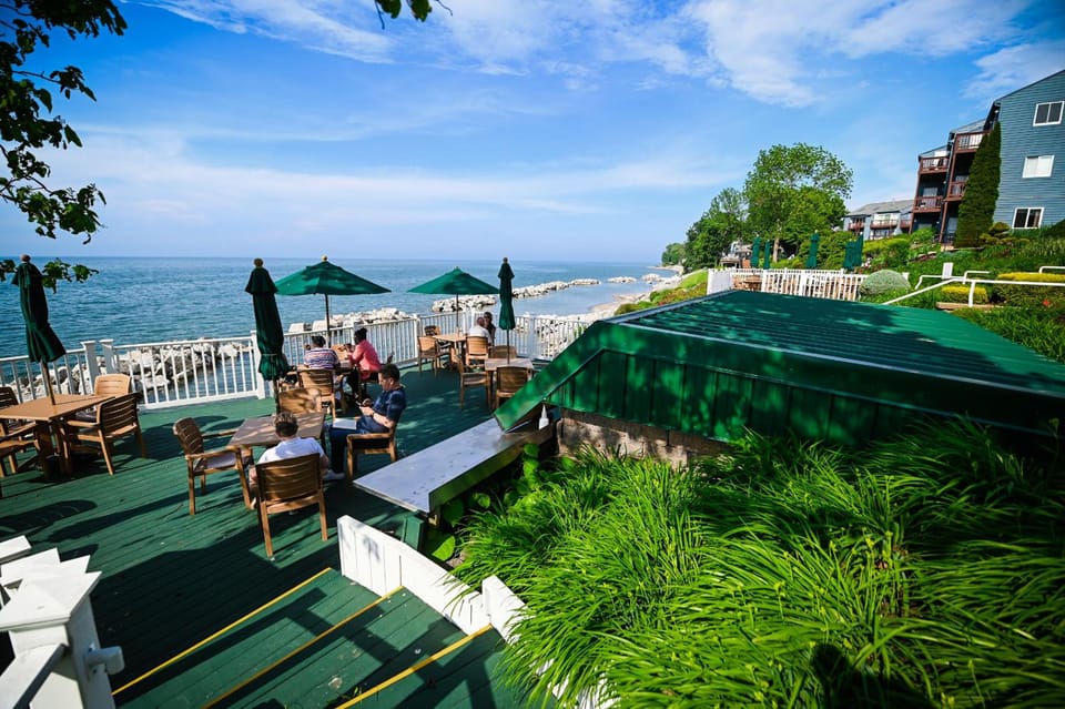 The Lakehouse Inn Geneva Inn in Geneva-on-the-Lake