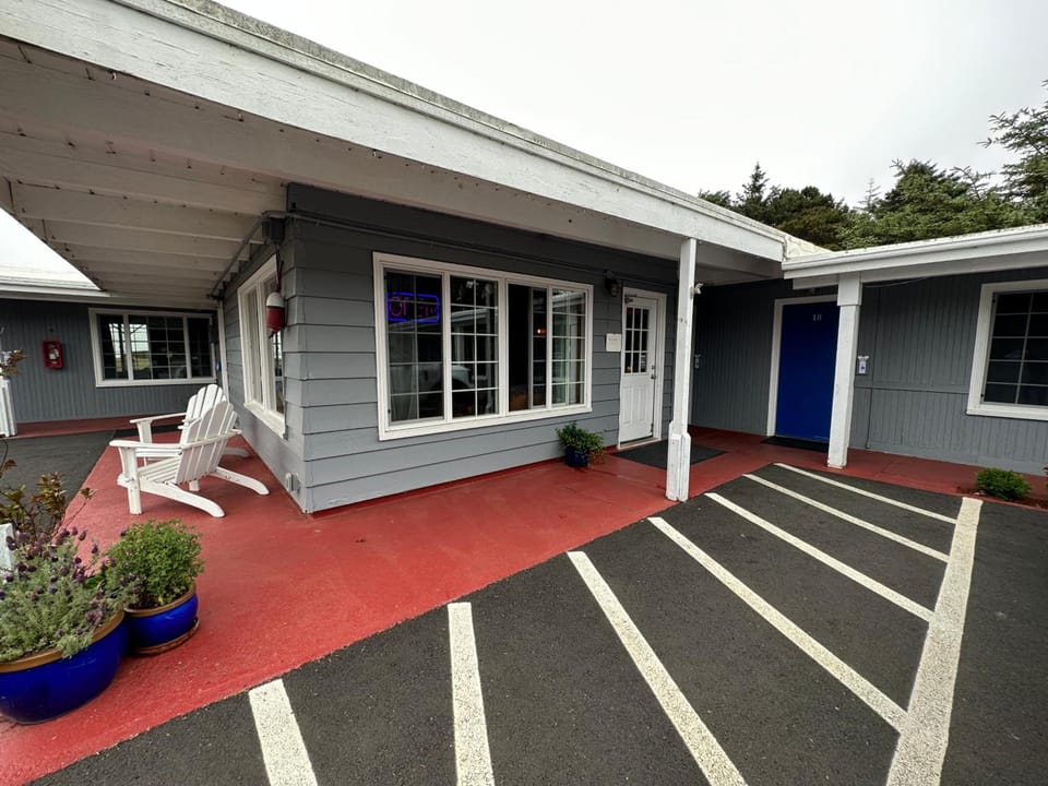 Tillicum Beach Motel - Formerly Deane's Oceanfront Lodge Motel in Oregon