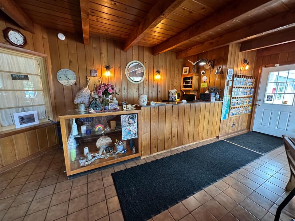 Tillicum Beach Motel - Formerly Deane's Oceanfront Lodge Motel in Oregon