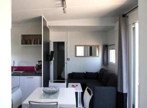 Camping Les Bois Flottes Lodge in Arles