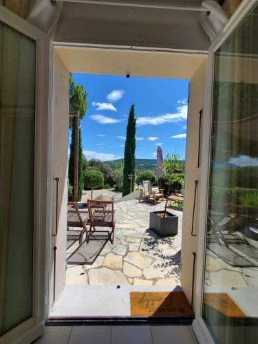 LA FONTAINE AU LOUP Hotel in Provence-Alpes-Côte d'Azur