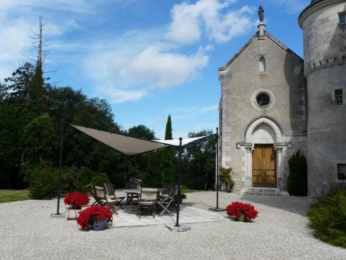 Chateau de Piolant Hotel in Centre-Val de Loire