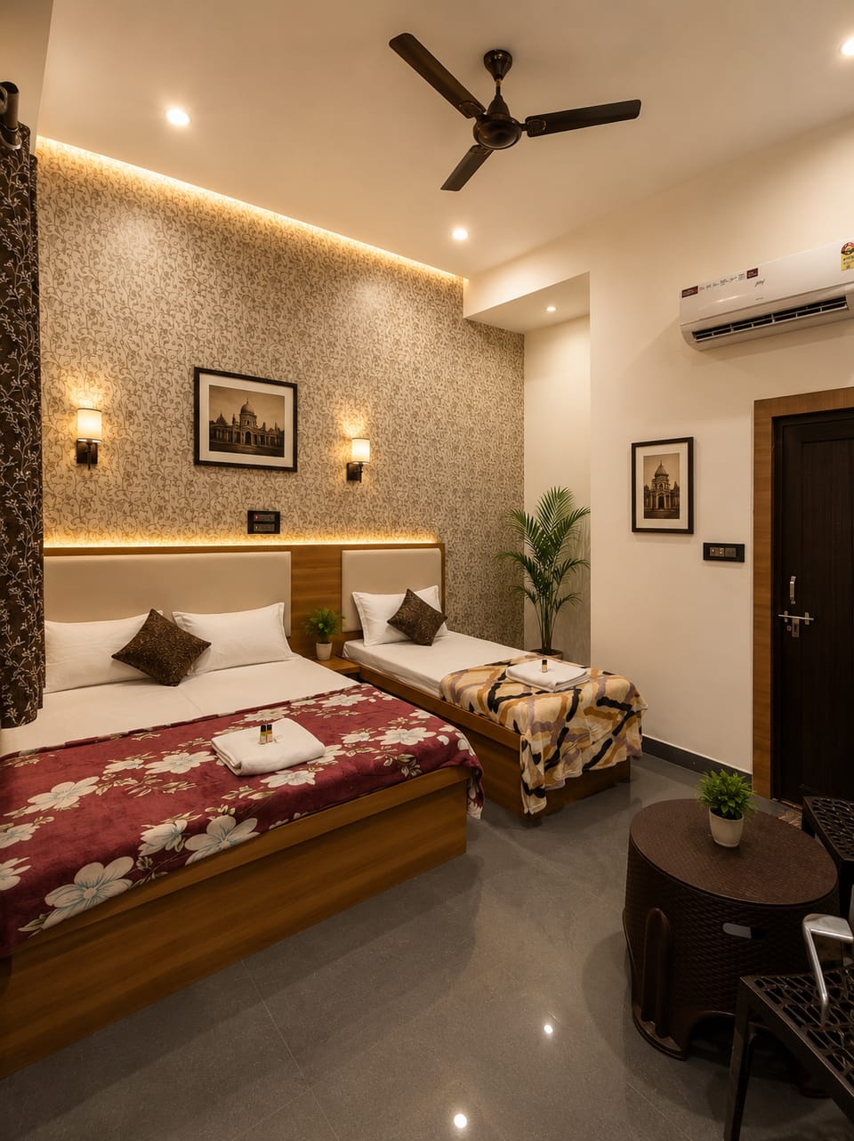Hotel Town Inn - Near Railway Station Mathur Hotel in Uttar Pradesh