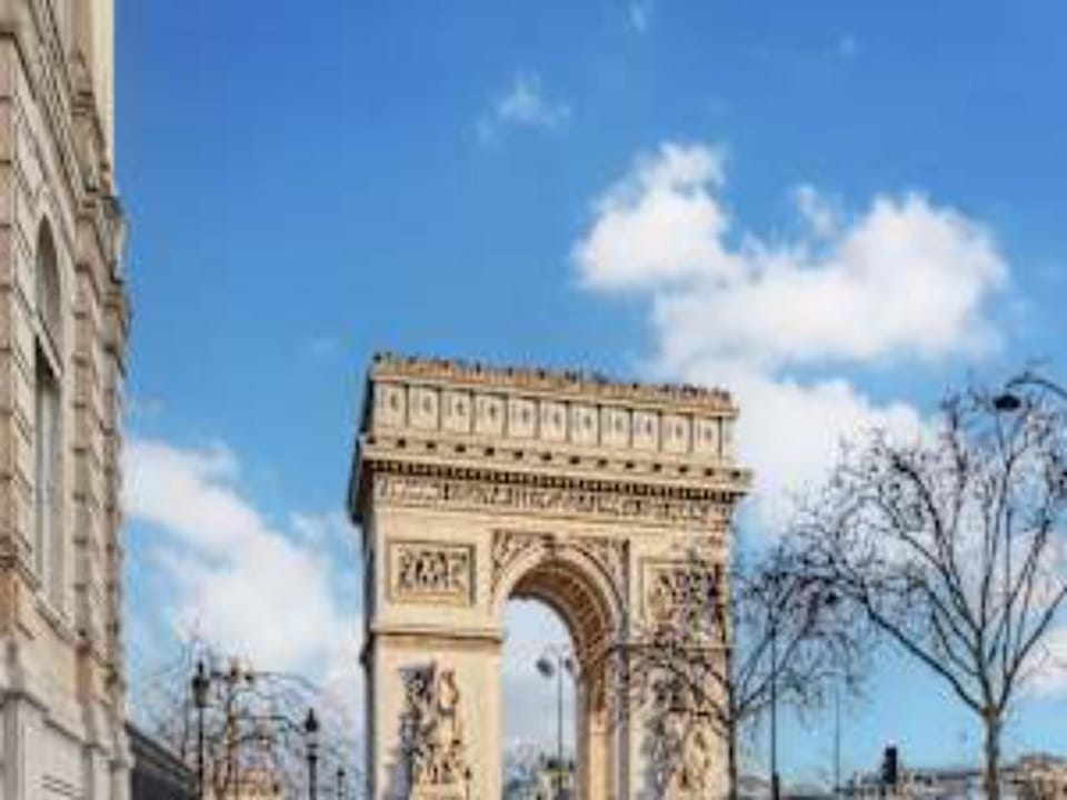 Luxurious airconditioned apartment Arc de Triomphe Hotel in Paris