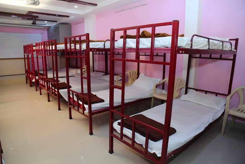 SRINIDHII DORMITORY AC  Bed and Breakfast in Vijayawada