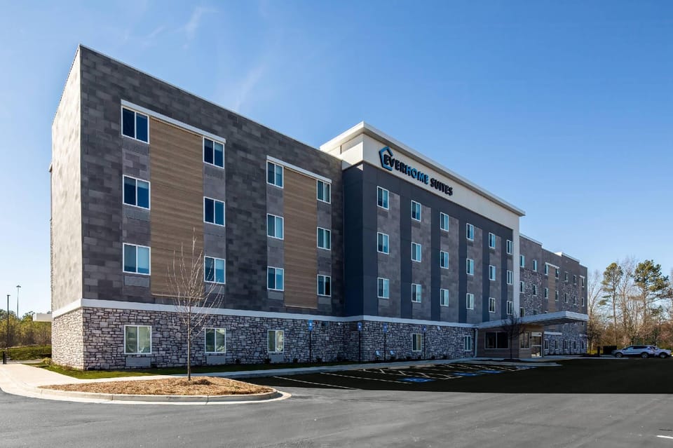 Everhome Suites Hotel in Georgetown