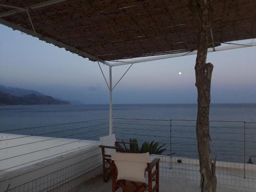 Christos Rooms Hotel in Palaiochora