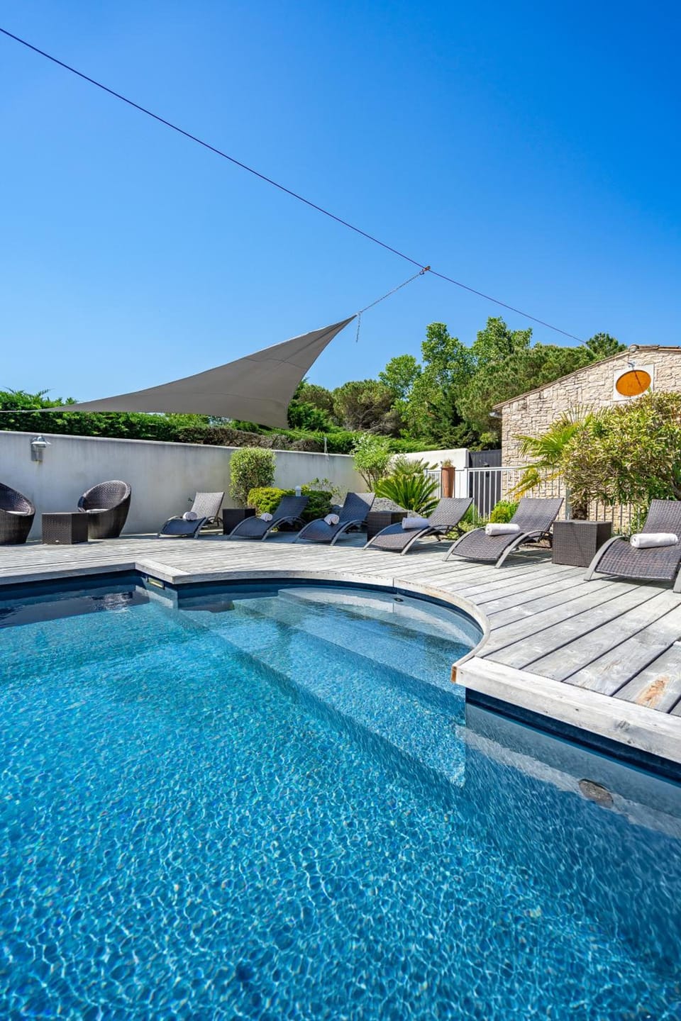 Elegance Suites Hotel Hotel in Nouvelle-Aquitaine