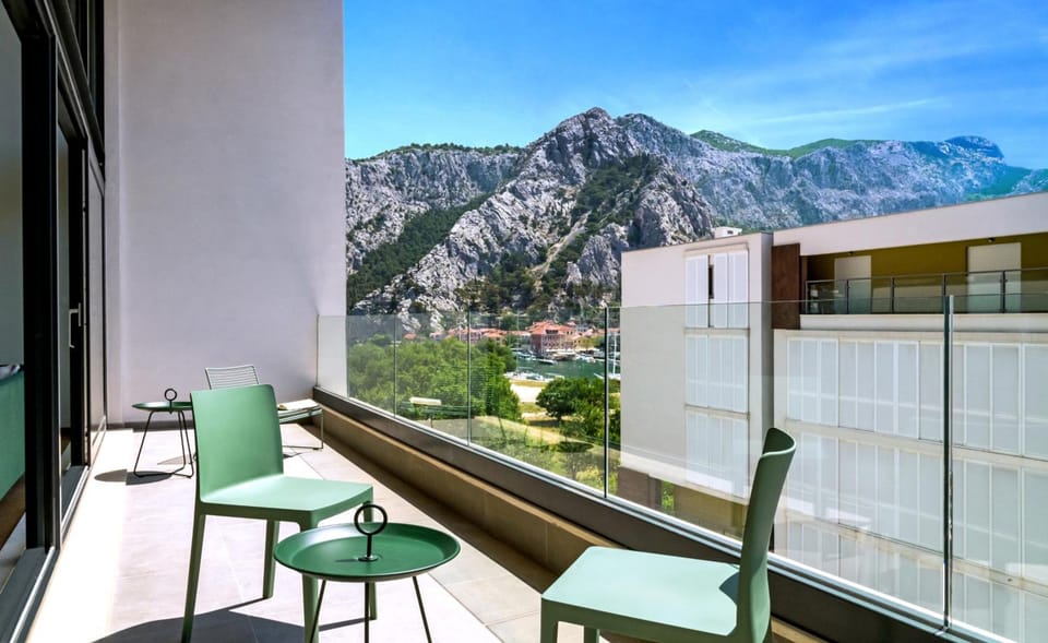 Rivus Apartments Hotel in Omiš bus station