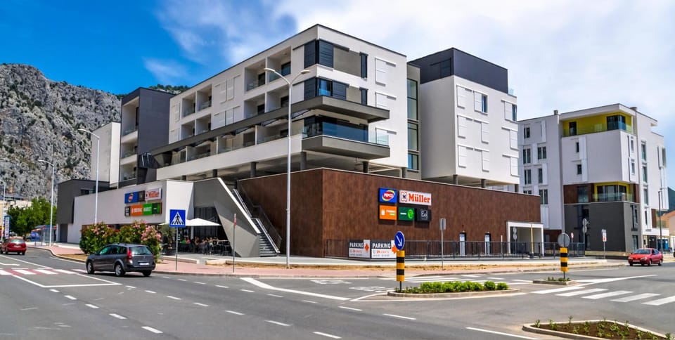 Rivus Apartments Hotel in Omiš bus station
