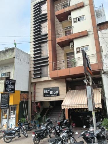 Hotel Sky High Hotel in Lucknow