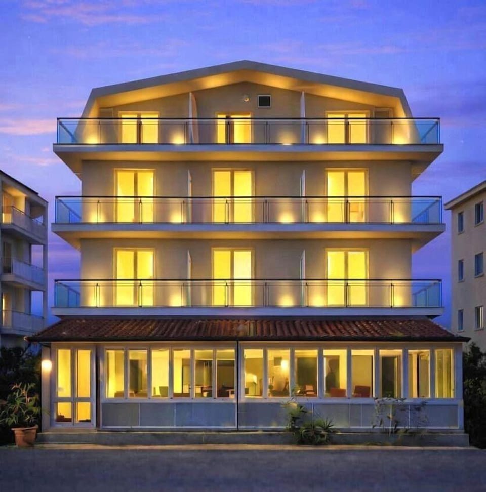 Hotel Brezza Nuova Gestione Hotel in Rimini