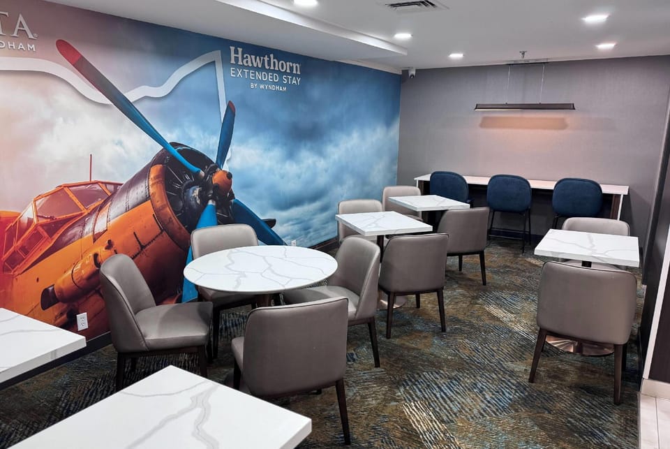 La Quinta Inn & Suites by Wyndham Miamisburg Dayton South Hotel in Dayton