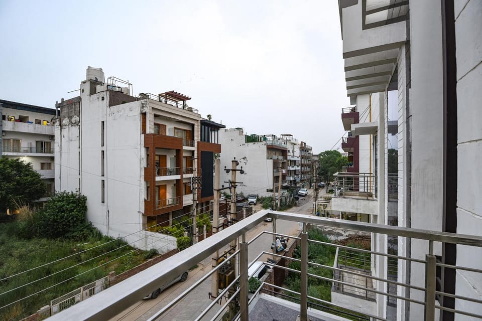 Oasis Stays Hotel in Gurugram
