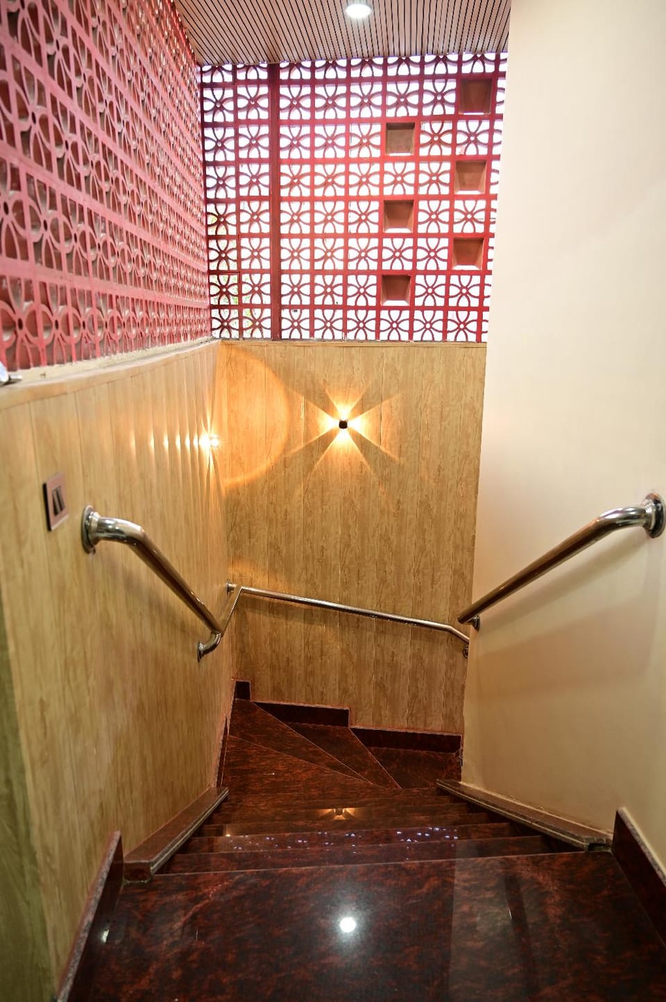 HOTEL RAJ INN Hotel in Lucknow