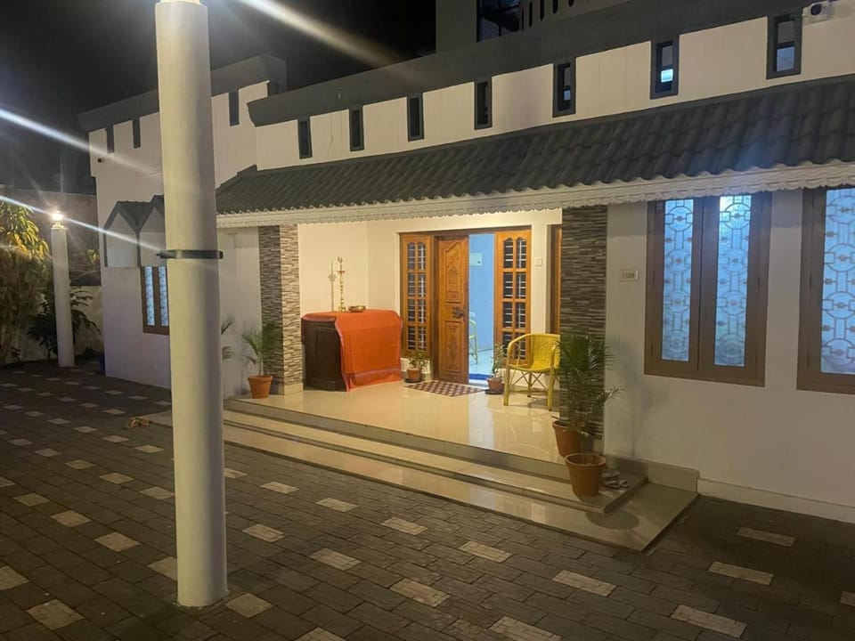 Taaraa Loca - Yoga , Spiritual n Dorms Hostel in Varkala