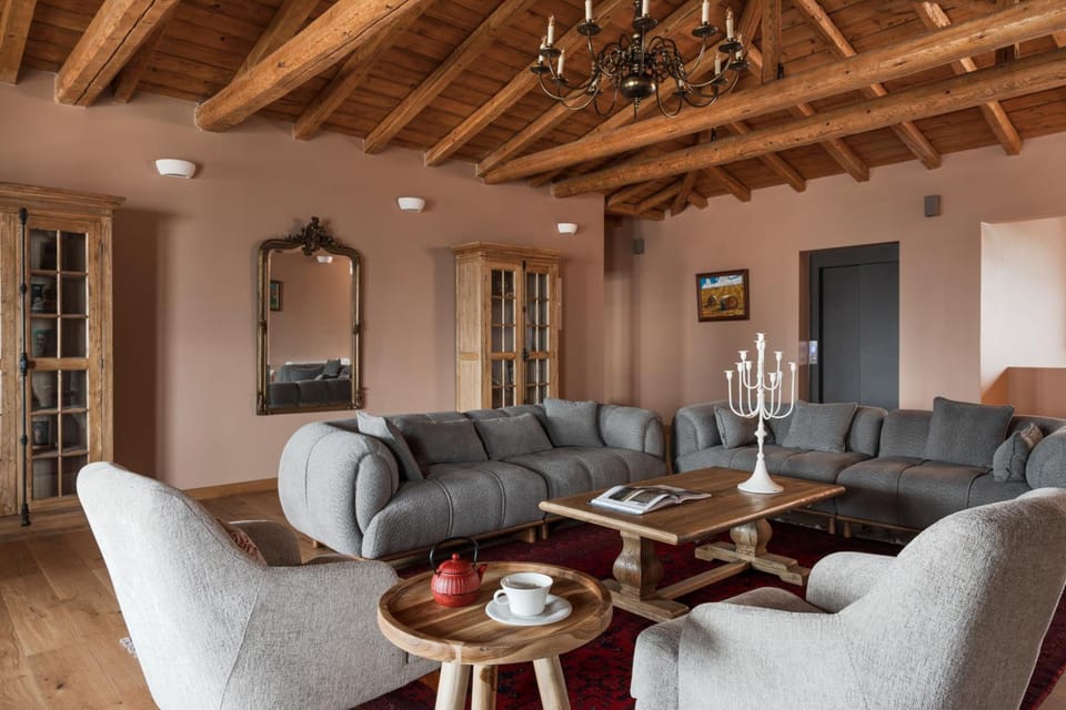 Shared lounge/TV area