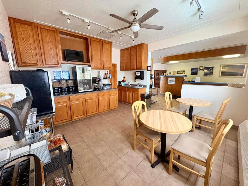 The Shoreline Inn Hotel in Grand Marais