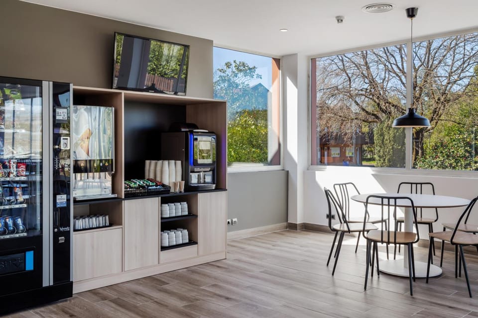 Shared lounge/TV area