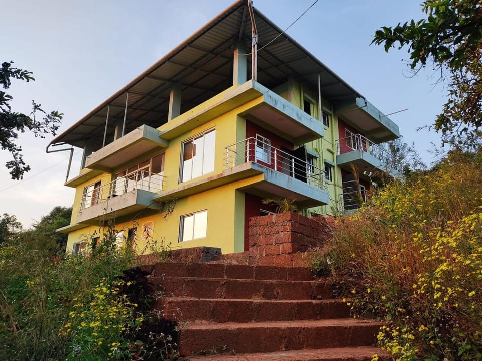 Red Soil Strawberry Farm villa Hotel in Maharashtra