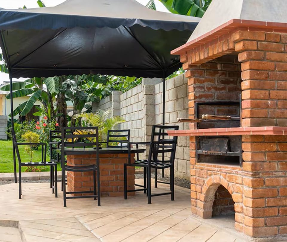 Poolside bar