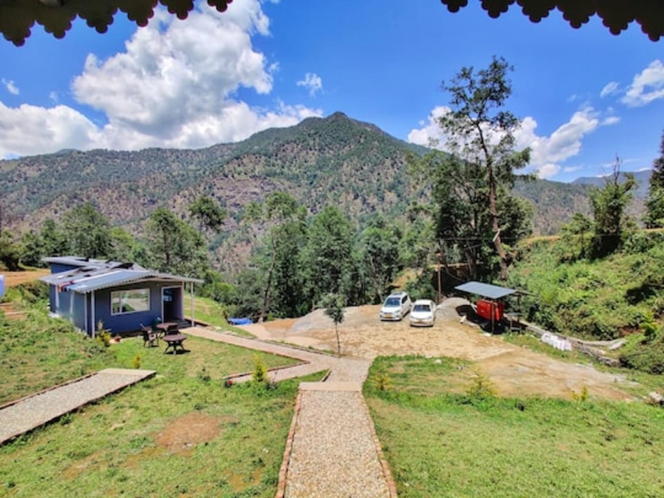 KedaraYatih Resorts Phata Hotel in Uttarakhand
