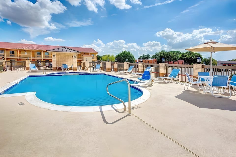 Arya Inn and Suites Hotel in Farmers Branch