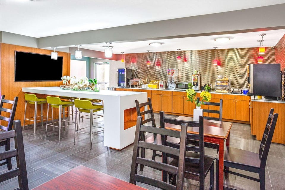 Arya Inn and Suites Hotel in Farmers Branch