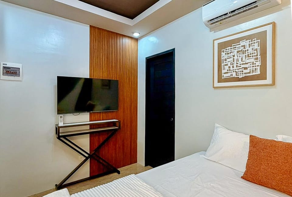 RedDoorz Premium at Top View Inn Palawan Hotel in Puerto Princesa