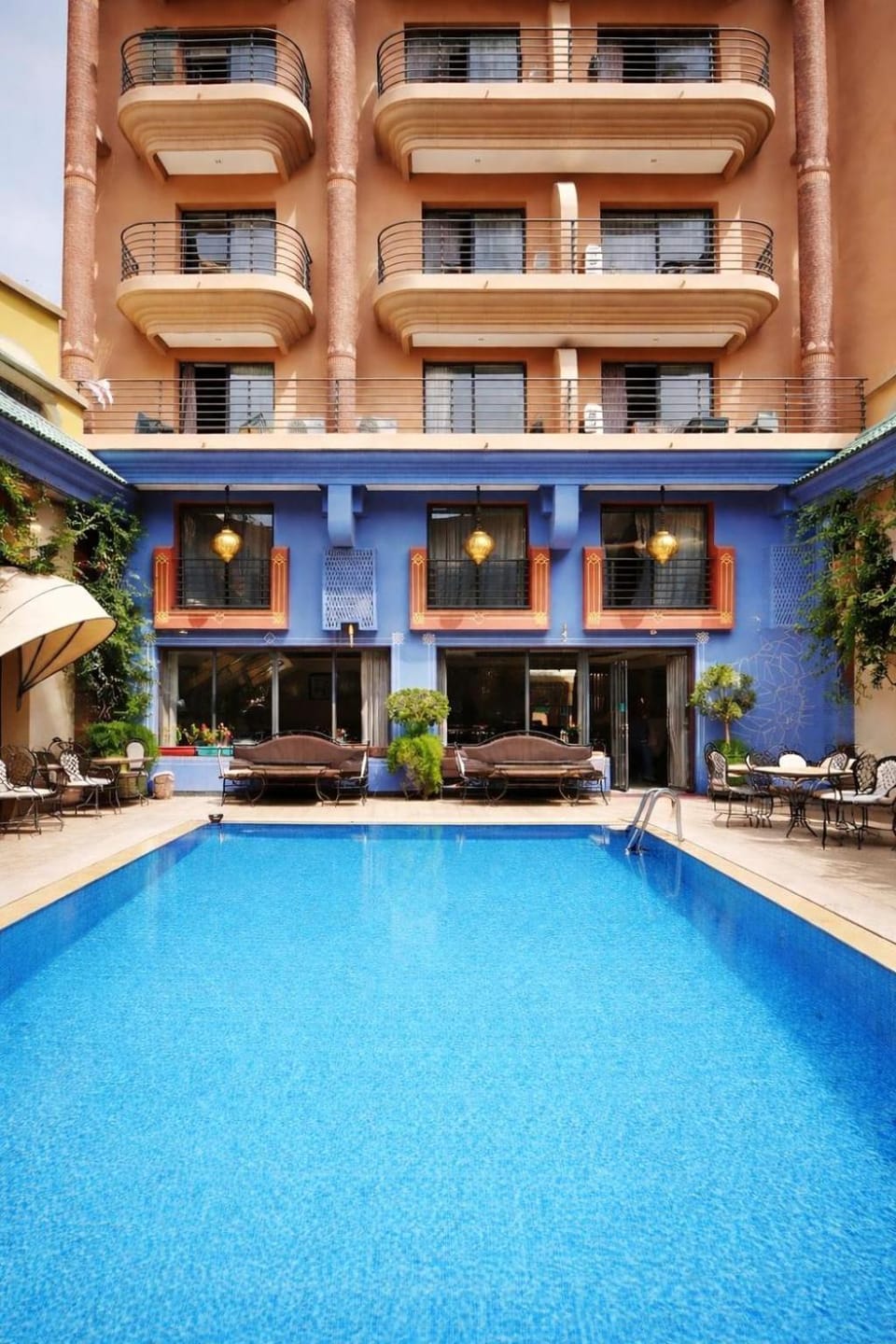 Swimming pool