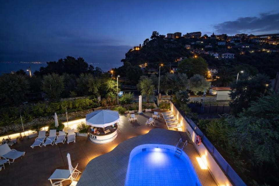 Hotiday Vico Equense Beach Hotel in Vico Equense