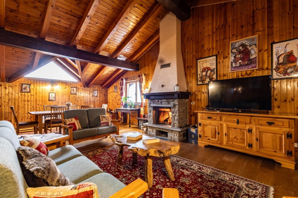 Shared lounge/TV area