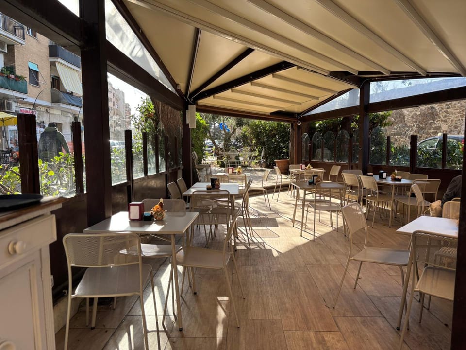 Be Your Home - Guest House Colors Hotel in Civitavecchia