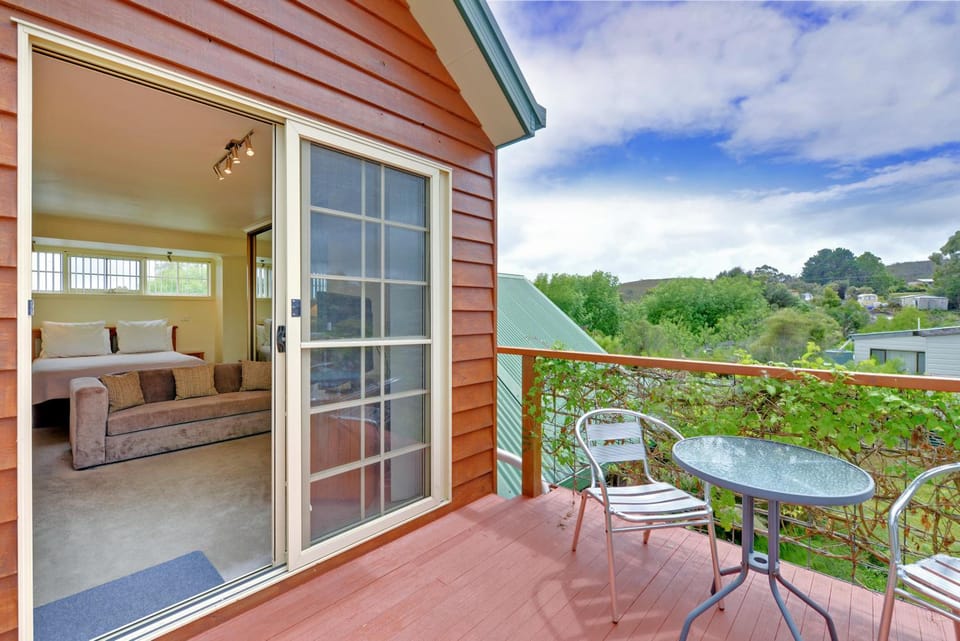 Aloft Boutique Accommodation Hotel in Strahan