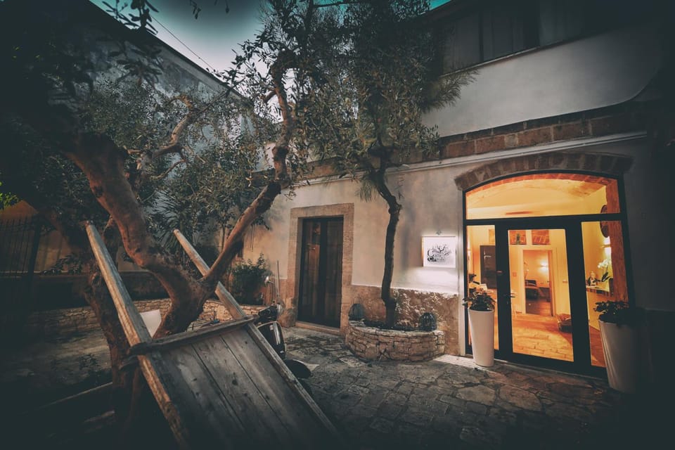 Corte Cairoli B&B and Suites Hotel in Bari