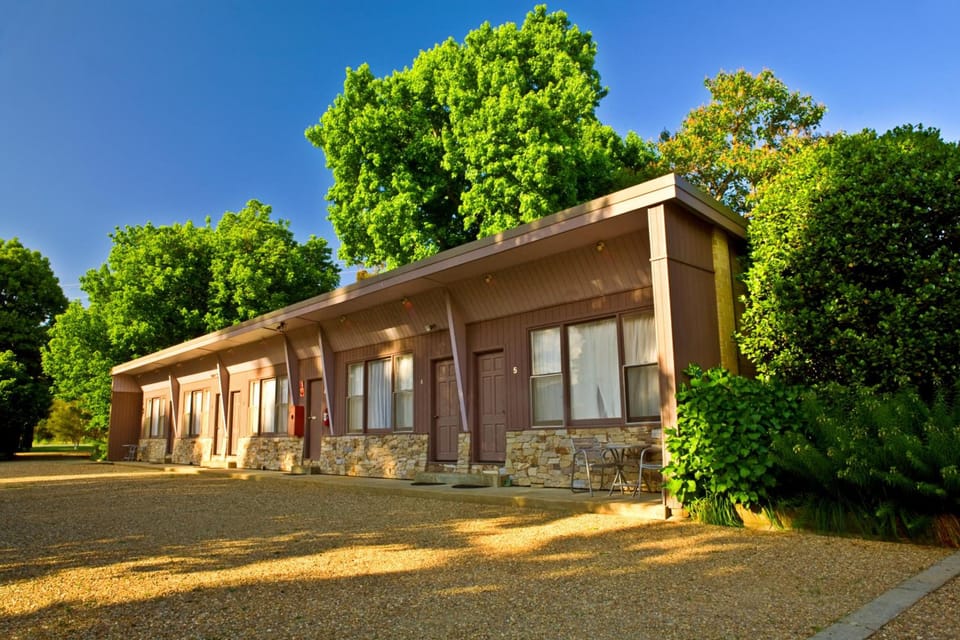 Buffalo Motel and Country Retreat Motel in Porepunkah